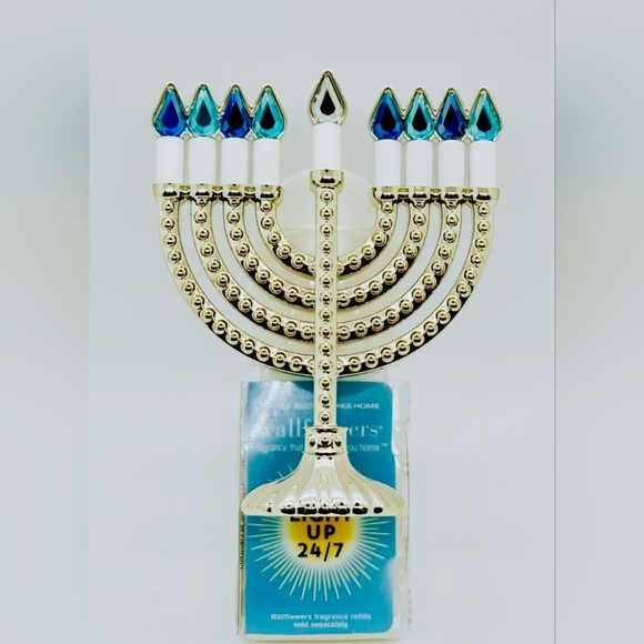 ✴️FREE✴️BBW Menorah Nightlight Wallflowers Fragrance Plug - Picture 1 of 5